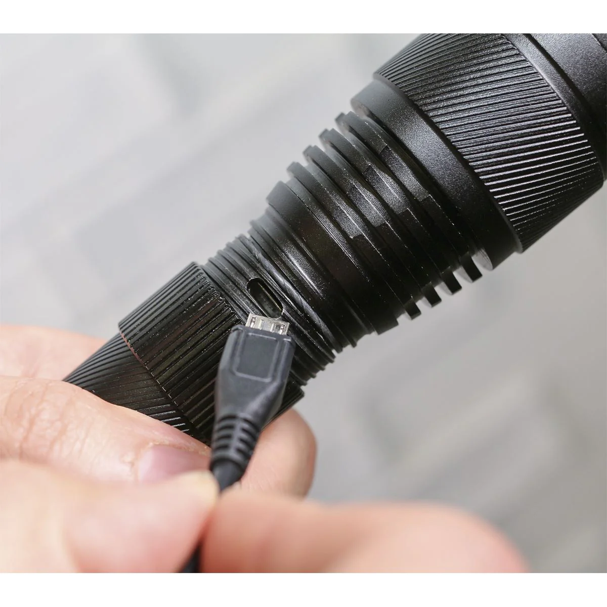 Sealey 10W Cree LED Rechargable USB Aluminium Torch Light Adjustable Focus - Image 8