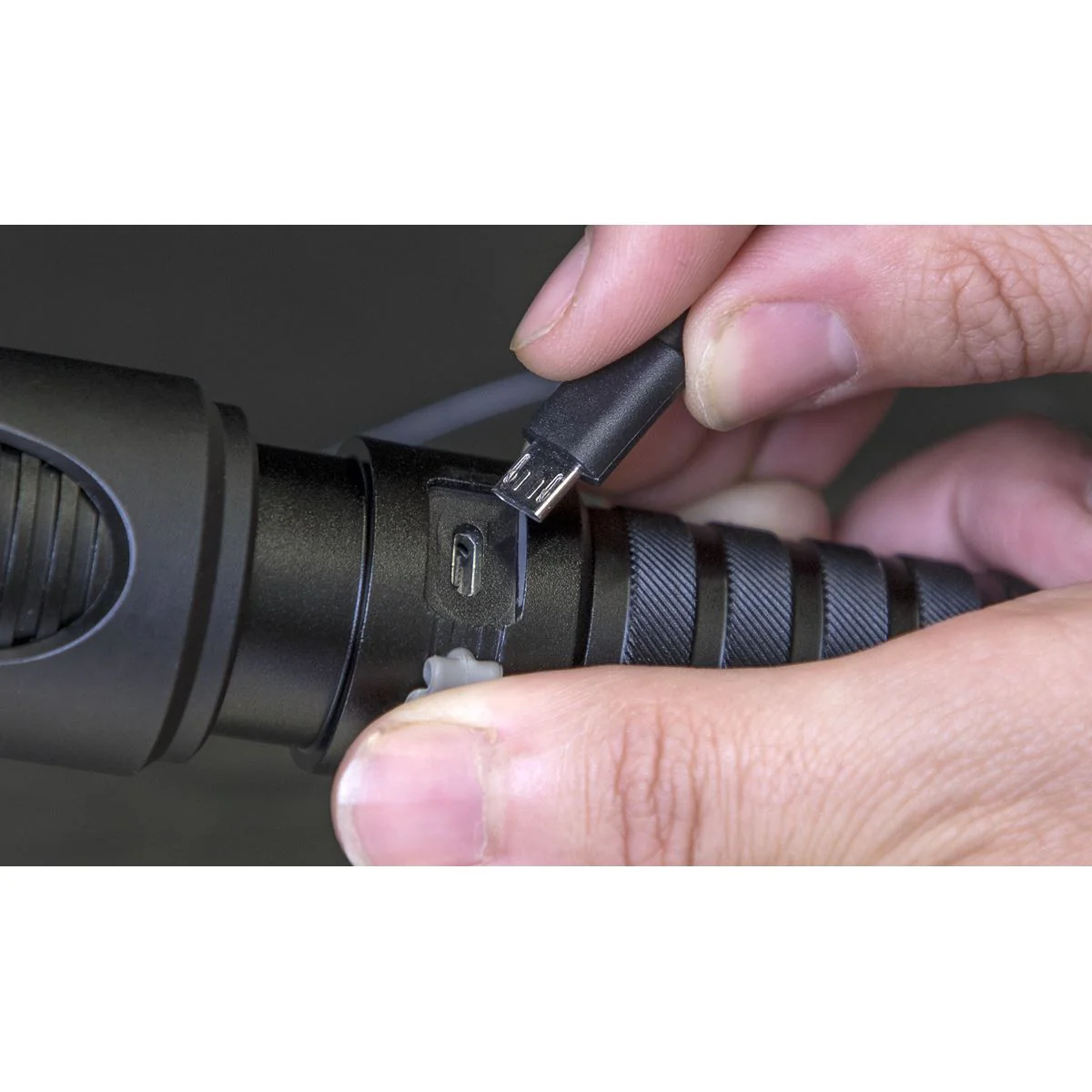 Sealey Aluminium Torch 10W SMD LED Adjustable Focus Rechargeable with USB Port - Image 5