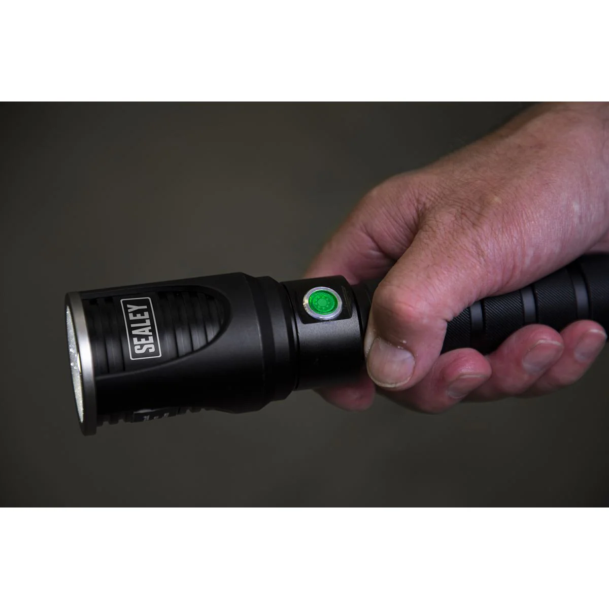 Sealey Aluminium Torch 20W SMD LED Adjustable Focus Rechargeable with USB Port - Image 4