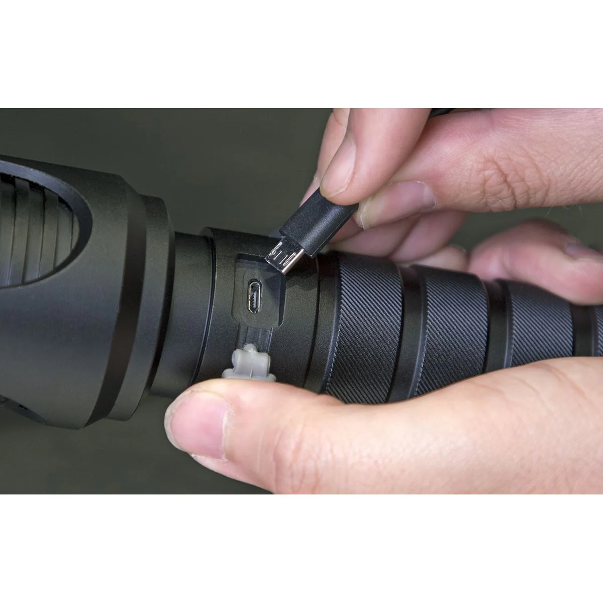 Sealey Aluminium Torch 20W SMD LED Adjustable Focus Rechargeable with USB Port - Image 8