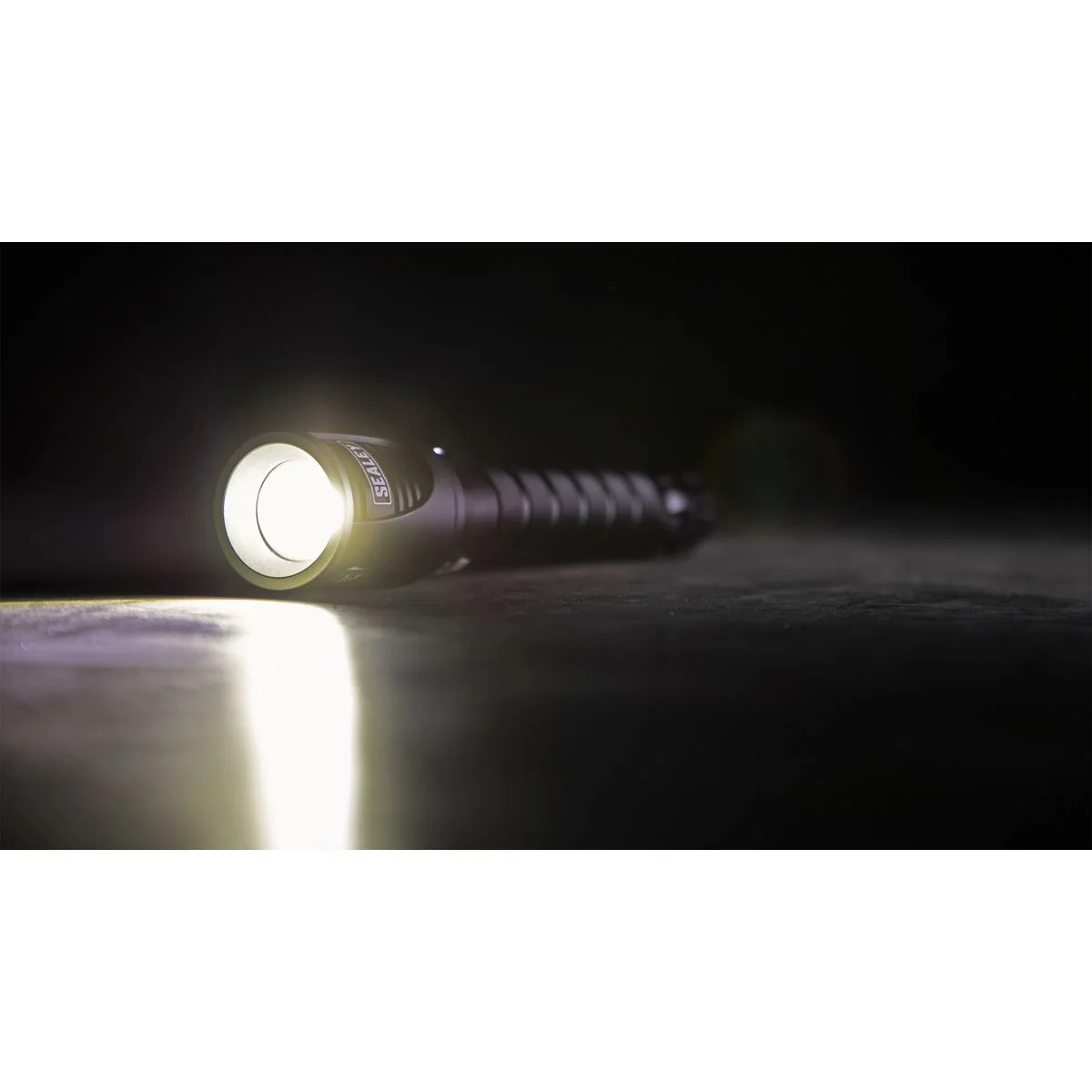 Sealey Aluminium Torch 60W COB LED Adjustable Focus Rechargeable with USB Port - Image 2