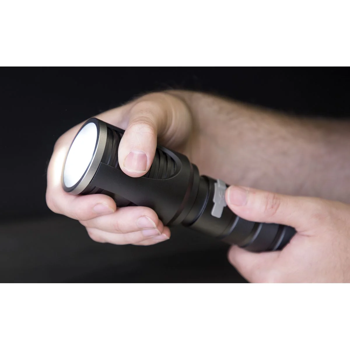 Sealey Aluminium Torch 60W COB LED Adjustable Focus Rechargeable with USB Port - Image 6