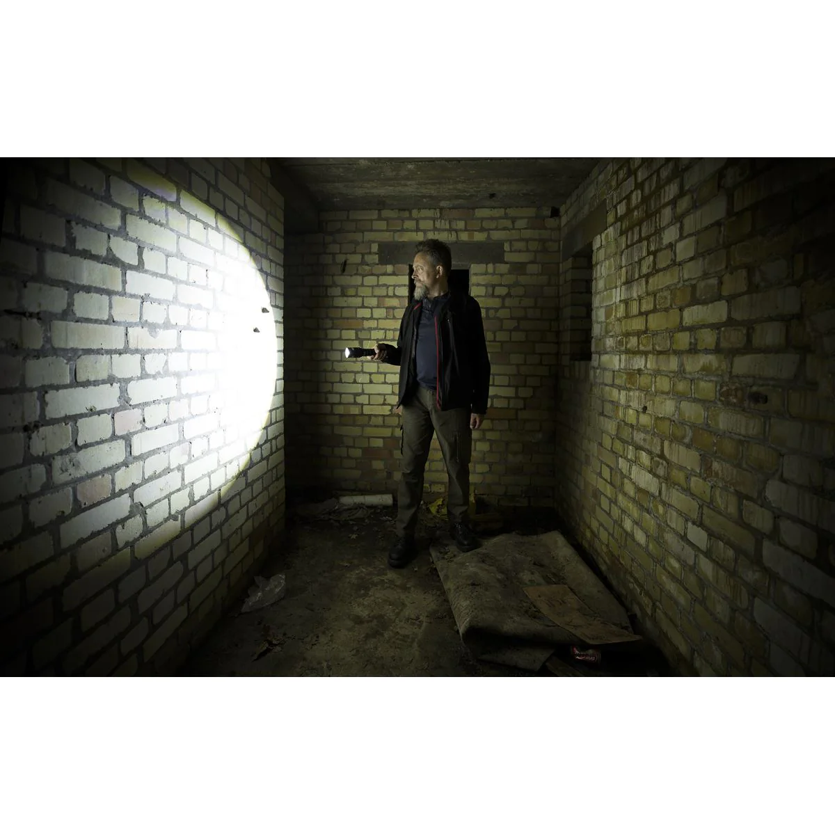 Sealey Aluminium Torch 60W COB LED Adjustable Focus Rechargeable with USB Port - Image 9