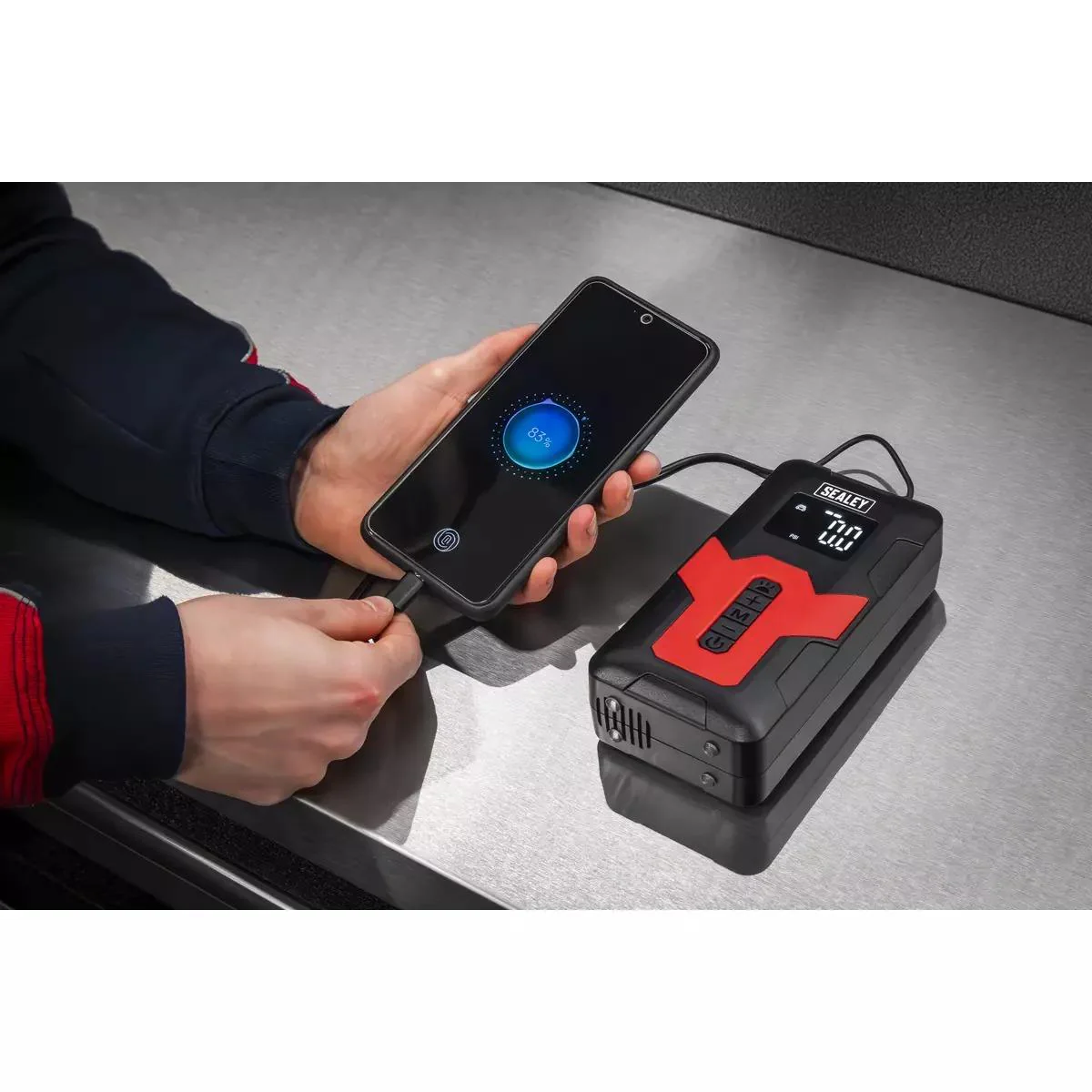Sealey Tyre Inflator & Power Bank with Worklight Rechargeable 12v, CTI140 - Image 4