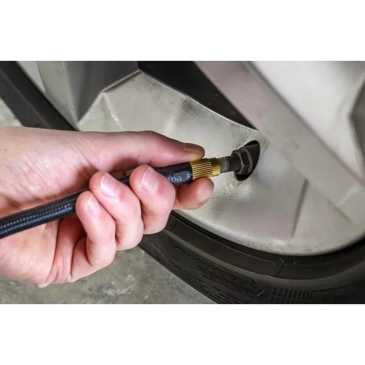 Sealey Tyre Inflator & Power Bank with Worklight Rechargeable 12v, CTI140 - Image 8