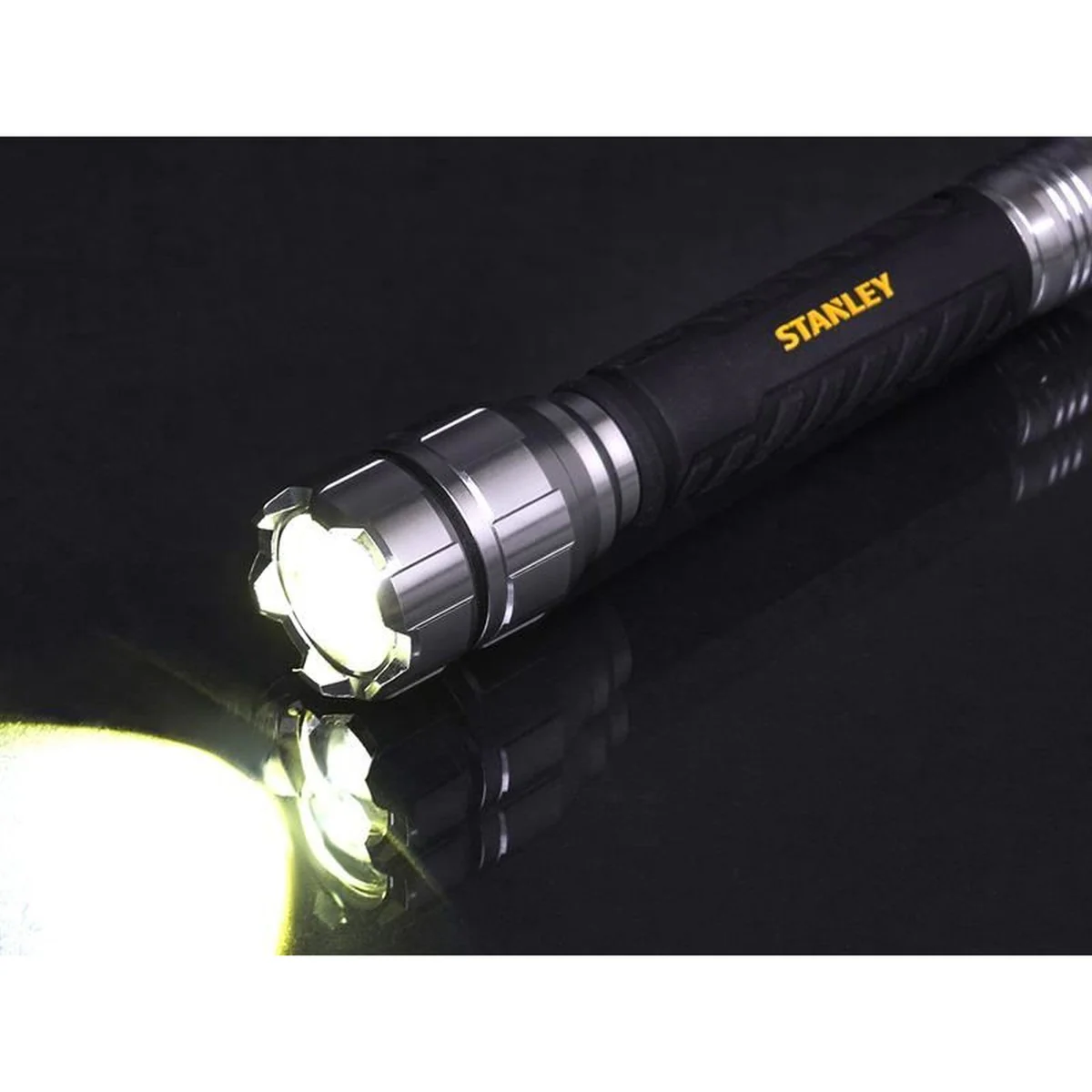 Stanley® Lighting Hand Torch 1000 Lumens - Image 2