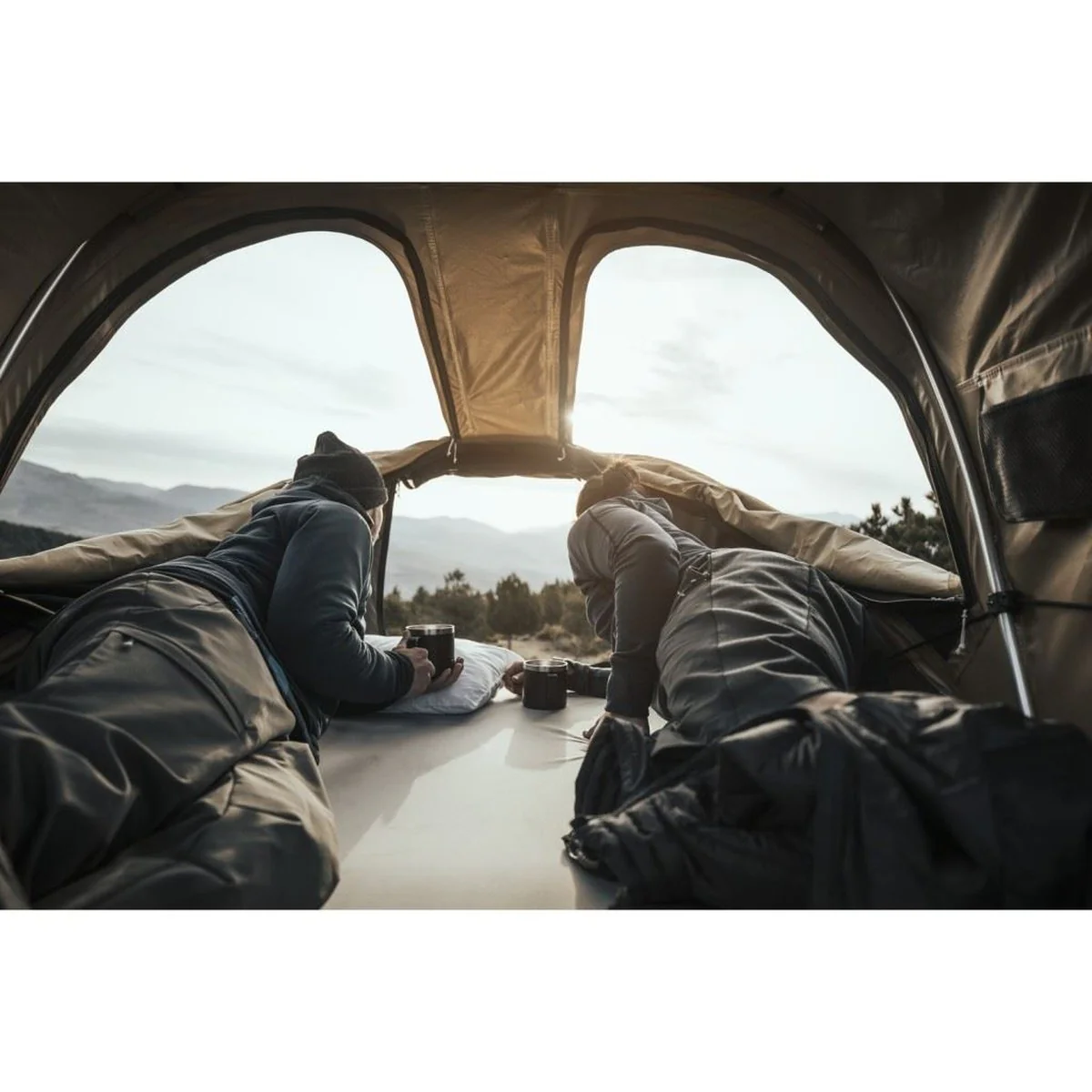 Thule Approach L 3-4 Person Roof Tent Top Pelican grey - Image 4