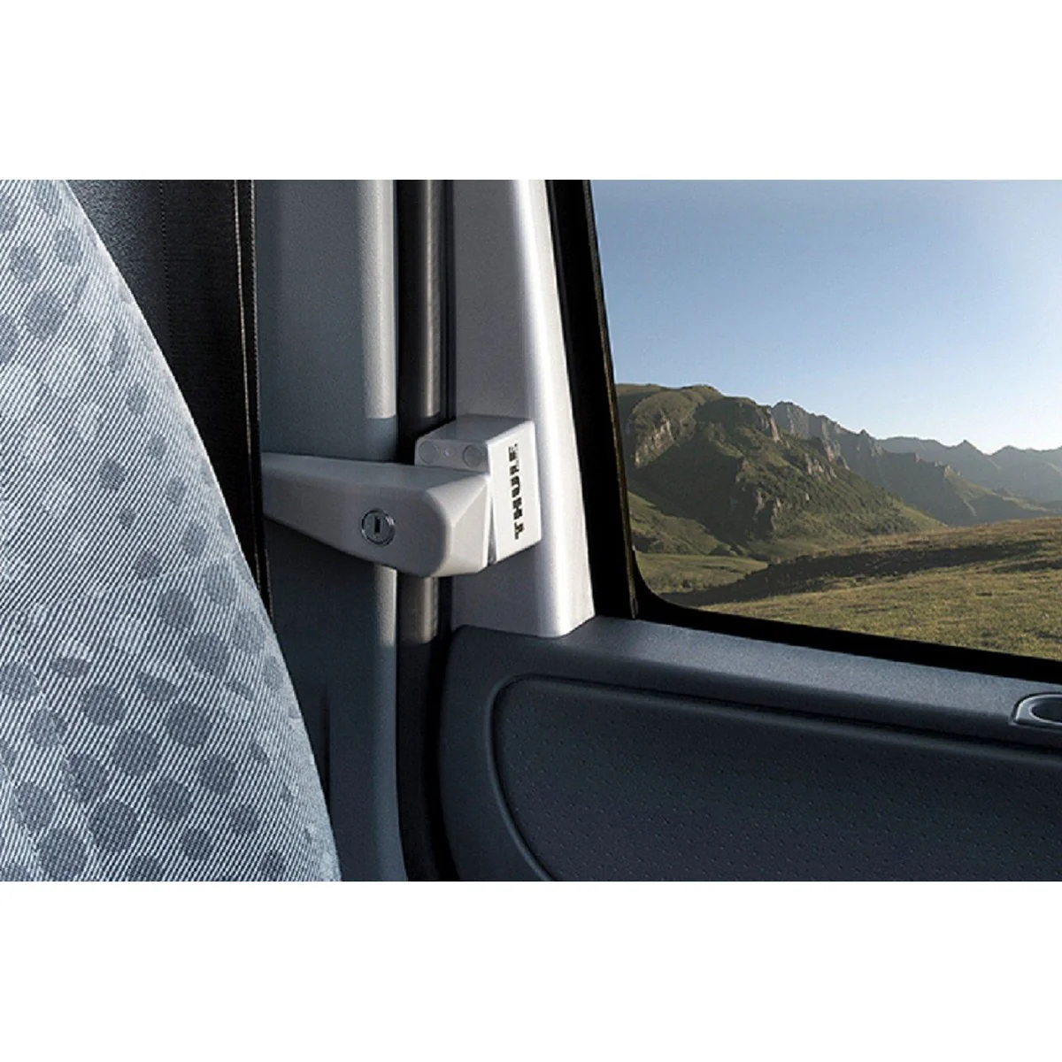Thule Cab Lock 2-Pack for Sprinter/Crafter/Master/Movano - Image 5
