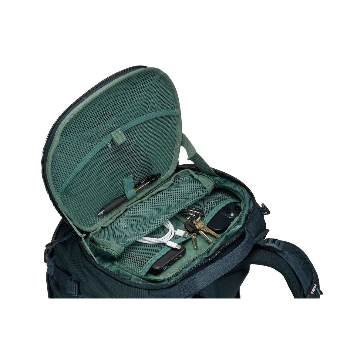 Thule Landmark 70L travel pack darkest blue - Image 11