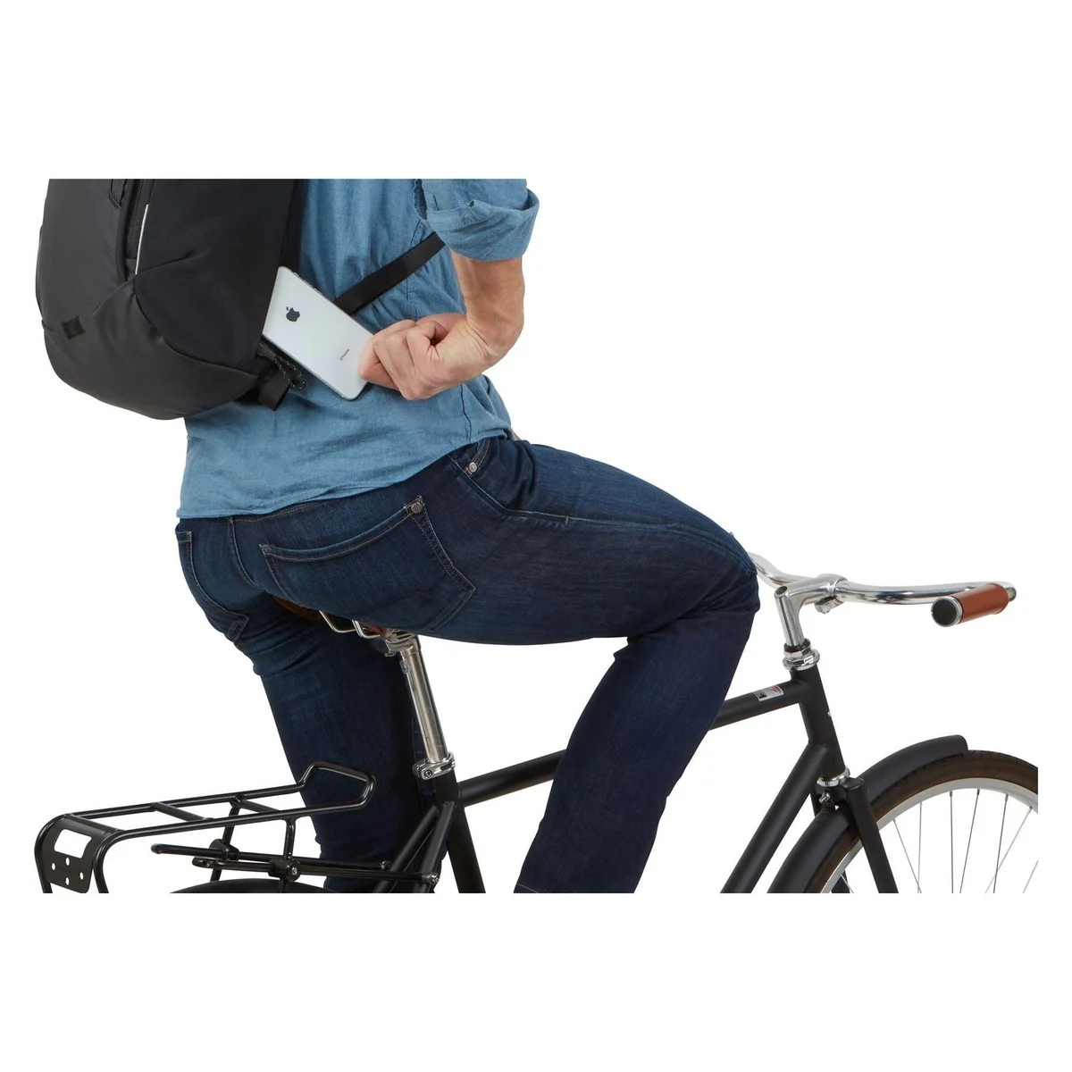 Thule Paramount Commuter Backpack 18L Black Cycling Backpack - Image 4