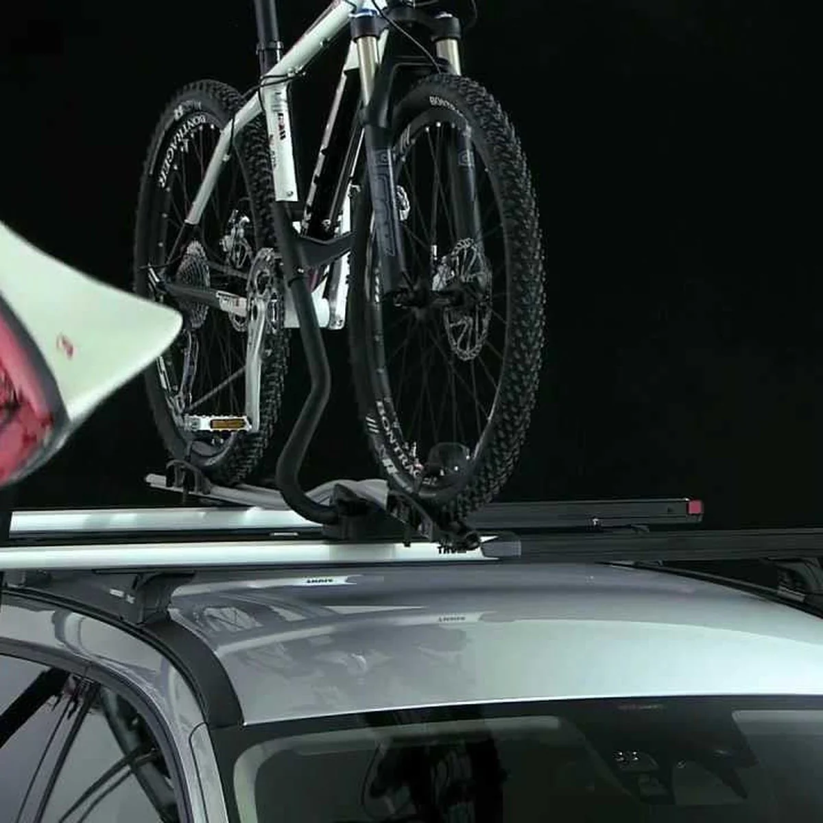Thule SlideBar Full Roof Bar Kit - Image 7
