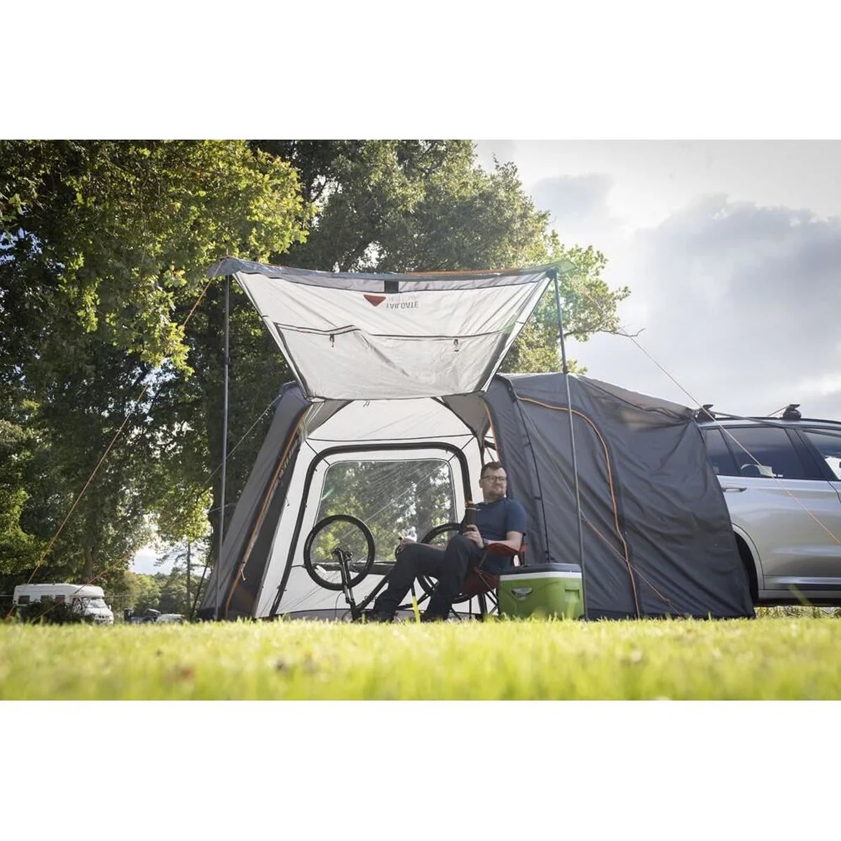 Vango Tailgate Hub II Low Drive Away Awning Low Smoke - Image 8